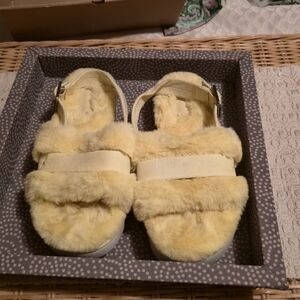 Koolaburra Cream Fuzzy Footwear